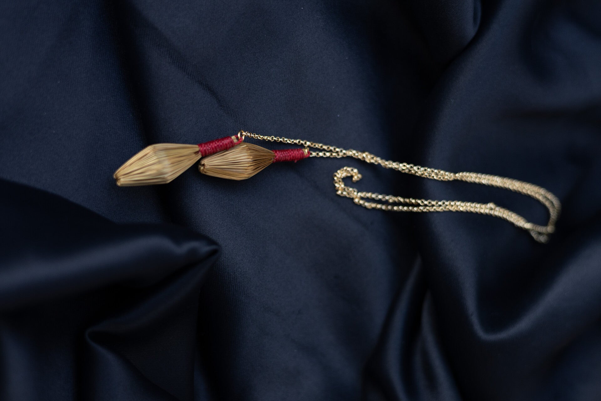 Collier — Pendentif paille