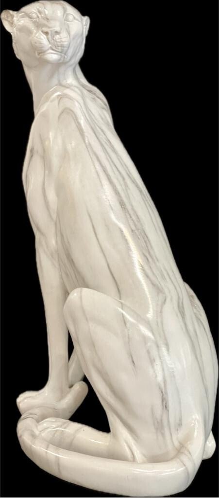 Panthère assise — Marbre